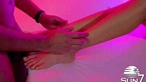 Pieprzę młodą 18+ cipkę klientki podczas masażu