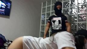 طلاب لاتينيون يعدون لجنس ثلاثي عنيف مع زوجة خطوة MILF