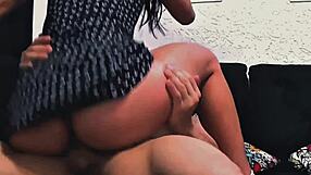 LOIRA MADURA GOSTOSA RABUNDA COM AMIGO DOTADO SARADO