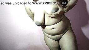 sexy indian girl in saree shows big boobs