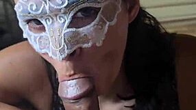 Námořnická holka hotwife dává blowjob až do facials na přirozená prsa