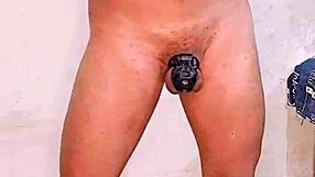 Pakistani shemale kinner performs naked strip tease dance