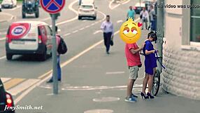 Skjult kamera fanger Jeny som stripper naken offentlig