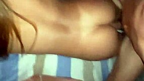 Er spritzt in meine Muschi, OMG, schau dieser zierlichen Babe zu