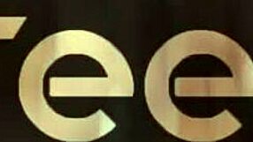 Brună slabă în trio MMF cu șofer și servitor. Acțiune dublă penetrare așteaptă.