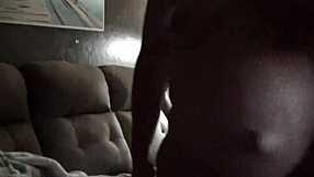 Vieja esposa embarazada recibe creampie en chat casual