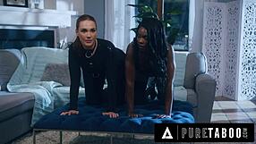 Milf Siri Dahl y Ana Foxxx se someten al marido