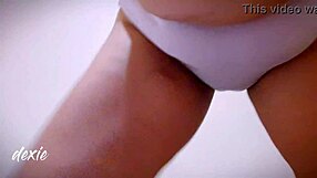 รู้สึกหีเปียกในสภาพอากาศบนเตียง ทำให้ฉันเงี่ยนมาก อยากร่วมสนุกเช้าเดี่ยวหรือเปล่า?