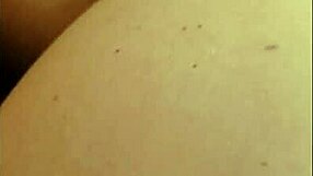 Горячая жена испытывает двойное проникновение с большим членом хоккеиста в быстром сексе с глубоким минетом и скачкой