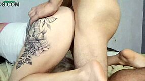 Lambendo O Cuzinho Da Meia-Irmã Ela Pede Para Foder