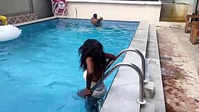 ให้หนุ่มแอฟริกันหล่อ18+ เย็ดดีสุดหลังช่วยชีวิตจากสระว่ายน้ำ โดกี้แรงๆ ขย่มแตกคาปาก