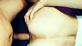 与妻子在情趣内衣中激情慢节奏性爱