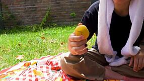 Hvorfor bliver Laras picnic til opkastningsfetish fuld film?