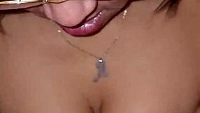 我最好的朋友妈妈抓到我用她的内裤自慰并吞下