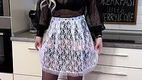 Moden Cherrylcolle i nylon til morgenmad spanking