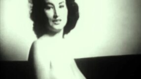 Zajímavý vintage striptease, kde se trhají šaty v dodání touhy s MissFD