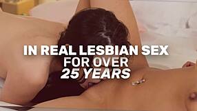 ฟิโอน่ากินแตดเอว่าน้ำร้อนฉ่ำฉาก MILF!