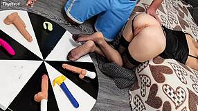 พี่สาวเลี้ยงทดสอบของเล่นใหญ่จนแตกหลายครั้ง