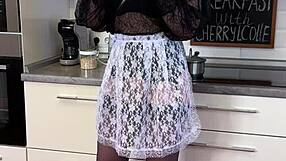 熟女Cherrylcolle穿尼龙袜早餐打屁股