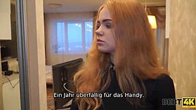 Wow! Roșcata adolescentă calmează brokerul cu sex în stilul cățelului pentru datorie!