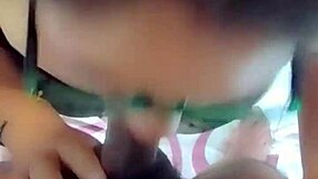 Chubby brunette shakes big ass in bedroom close-up?