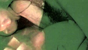 Викториански господин изповядва ретро минет и трах на косmata путка