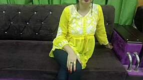 Nie mogę uwierzyć, jak mocno Manoj mnie wyruchał z deepthroat i brudnymi słowami