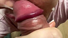 Najlepsze obciąganie ever ze spuszczeniem na twarz przyrodniej siostry