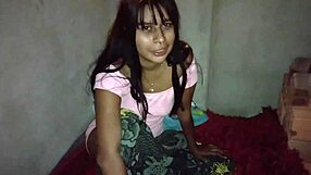 dejo quedar en el porche de mi casa a la puta de la esquina y esta en agradecimiento me folla rico