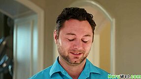 Masajista adolescente tetona prepara cliente para masaje nuru en ducha - Brad Sterling Charlotte Sins