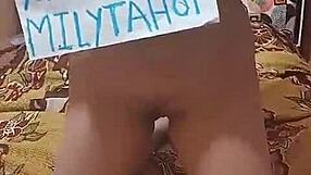 谁在闪现那个大屁股戴手铐玩乐？