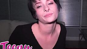 隣人の娘キティの鍵閉め出しが熱いセックスに変わる