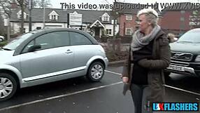 Бесстыжая британская крошка Бри Брэннинг показывает писку и писает публично для UK-Flashers