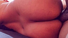 Hermosa Hermanastra Disfruta Momentos Íntimos con Su Papá Adoptivo