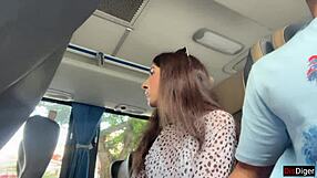 โชว์ของลับในที่สาธารณะ - ฉันโชว์บนรถบัสแล้วคนแปลกหน้าช่วยชักในสวน