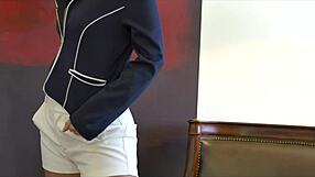 Scarlet Red masturbates pussy