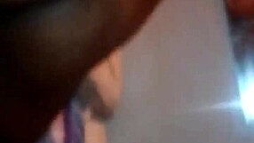 Jenny szamár fájdalmat érez a gyűrűben nagy farokkal