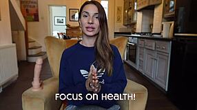 Girth matters in this sex tutorial with Roxy Fox