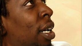 Starlet hitam muda dengan pompom ditebuk oleh kote besar bahagian 1