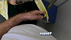 ควยลับติดใต้เดรสในรถไฟใต้ดิน