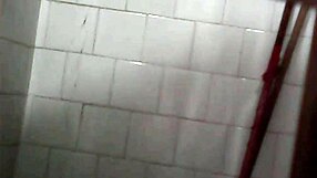 Hidden Filming Of Aunt's Bath Voyeur