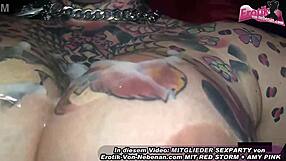 德国红发纹身美女享受换妻俱乐部之夜