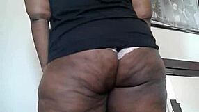 Thick juicy ass milf