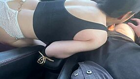 Elvittem a barátnőmet az erdőbe és megdugtam az autóban