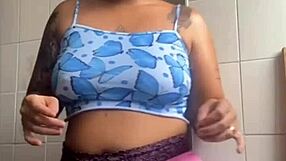 woman goes crazy flashing her big swollen pussy exhibition