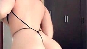 En el baño with big ass