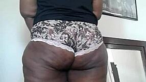 Thick juicy ass milf