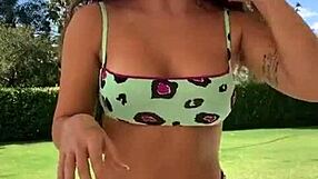 gostosa with bouncing pussy in teen action 😍