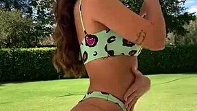 gostosa with bouncing pussy in teen action 😍