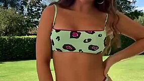 gostosa with bouncing pussy in teen action 😍